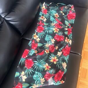 I’m selling this summer dress. It’s a size Large.